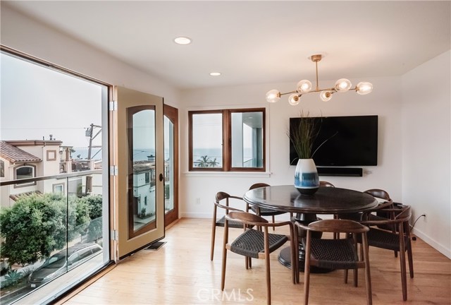 225 1st Street, Manhattan Beach, California 90266, 3 Bedrooms Bedrooms, ,Residential,Sold,1st,SB20187308