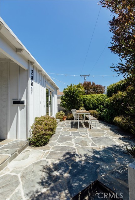2801 Valley Drive, Manhattan Beach, California 90266, 2 Bedrooms Bedrooms, ,1 BathroomBathrooms,Residential,Sold,Valley,SB21130648