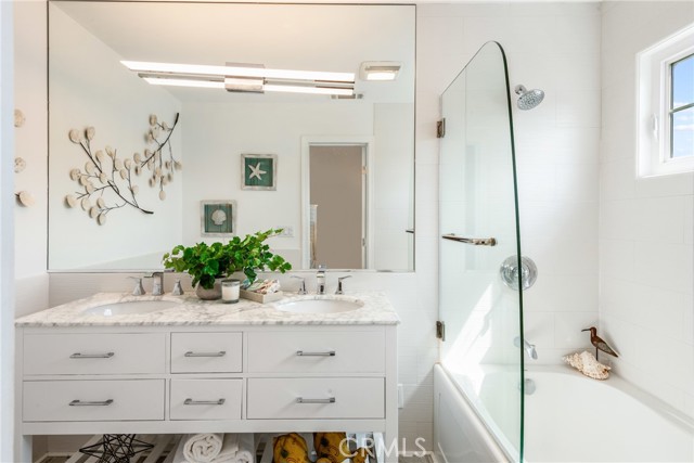 2216 Manhattan Beach Boulevard, Redondo Beach, California 90278, 3 Bedrooms Bedrooms, ,3 BathroomsBathrooms,Residential,Sold,Manhattan Beach,SB21089939