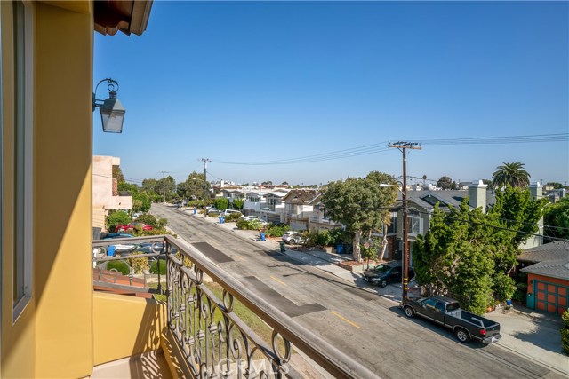 1605 Stanford Avenue, Redondo Beach, California 90278, 5 Bedrooms Bedrooms, ,3 BathroomsBathrooms,Residential,Sold,Stanford,SB19237722