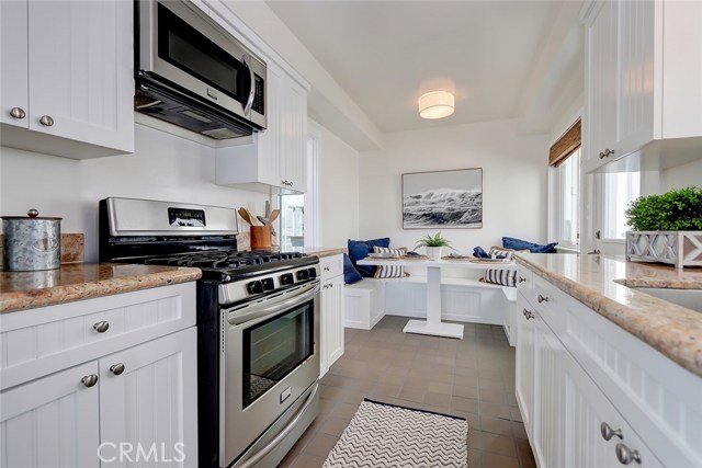 323 29th Street, Manhattan Beach, California 90266, 4 Bedrooms Bedrooms, ,3 BathroomsBathrooms,Residential,Sold,29th,SB19246067