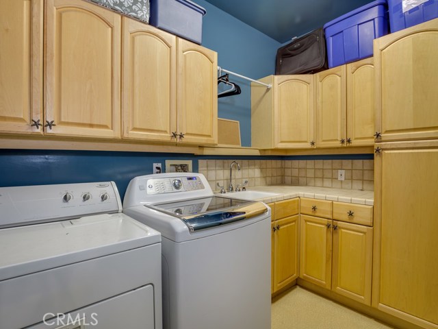 100 Irena Avenue, Redondo Beach, California 90277, 4 Bedrooms Bedrooms, ,3 BathroomsBathrooms,Residential,Sold,Irena,SB17089874