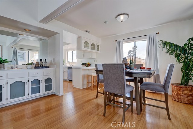 2513 Voorhees Avenue, Redondo Beach, California 90278, 2 Bedrooms Bedrooms, ,2 BathroomsBathrooms,Residential,Sold,Voorhees,SB18186536