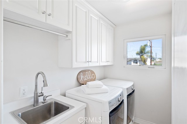 Nice size Laundry Room conveniently located on the second floor. Nice size Laundry Room conveniently located on the second floor.