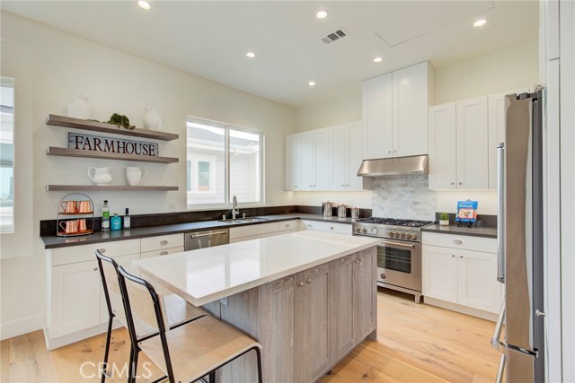 124 Guadalupe Avenue, Redondo Beach, California 90277, 3 Bedrooms Bedrooms, ,2 BathroomsBathrooms,Residential,Sold,Guadalupe,SB19041183