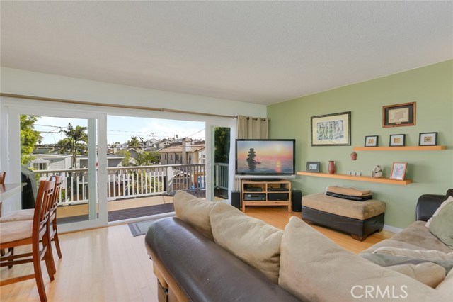 1723 Stanford Avenue, Redondo Beach, California 90278, 3 Bedrooms Bedrooms, ,2 BathroomsBathrooms,Residential,Sold,Stanford,SB19044326