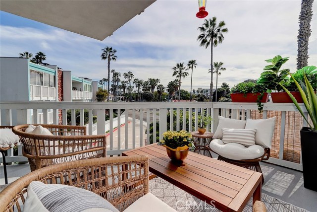 660 The Village, Redondo Beach, California 90277, 1 Bedroom Bedrooms, ,1 BathroomBathrooms,Residential,Sold,The Village,SB20054777