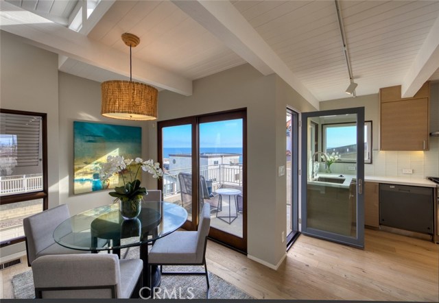 221 36th Street, Manhattan Beach, California 90266, 3 Bedrooms Bedrooms, ,3 BathroomsBathrooms,Residential,Sold,36th,SB20135528