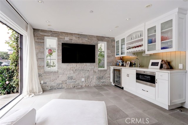 317 9th Street, Manhattan Beach, California 90266, 2 Bedrooms Bedrooms, ,2 BathroomsBathrooms,Residential,Sold,9th,SB20195791