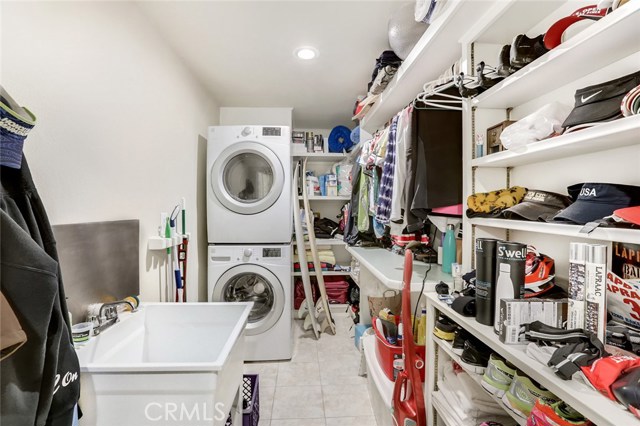 408 Avenue G, Redondo Beach, California 90277, 3 Bedrooms Bedrooms, ,1 BathroomBathrooms,Residential,Sold,Avenue G,SB17187838