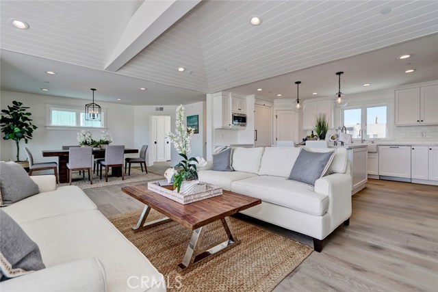 702 Loma Drive, Hermosa Beach, California 90254, 3 Bedrooms Bedrooms, ,3 BathroomsBathrooms,Residential,Sold,Loma,SB18137124