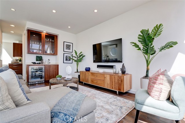 417 20th Place, Manhattan Beach, California 90266, 3 Bedrooms Bedrooms, ,2 BathroomsBathrooms,Residential,Sold,20th,SB21058820