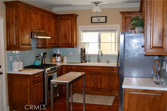 Caesar Stone Counters, Back Splash is by Ann Sachs Design.