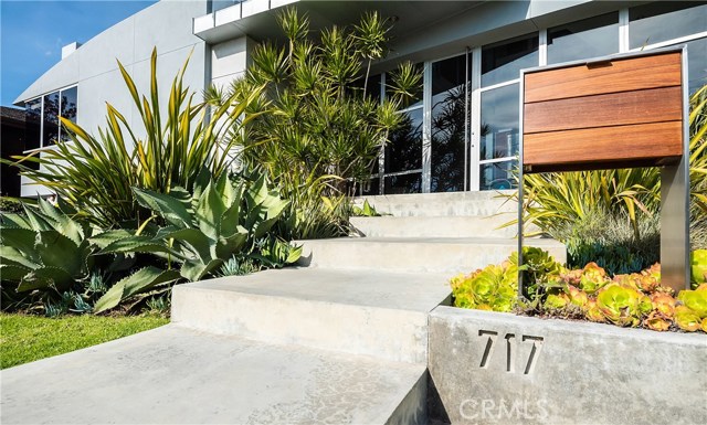 717 10th Street, Manhattan Beach, California 90266, 5 Bedrooms Bedrooms, ,3 BathroomsBathrooms,Residential,Sold,10th,SB20015669