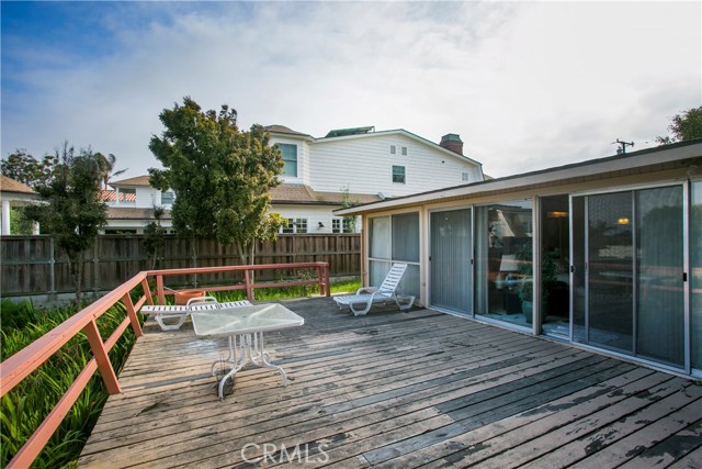 1020 Pacific Avenue, Manhattan Beach, California 90266, 4 Bedrooms Bedrooms, ,1 BathroomBathrooms,Residential,Sold,Pacific,SB17069803