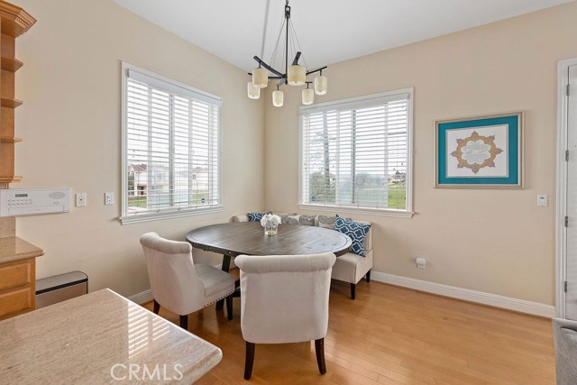 Versatile corner dining space