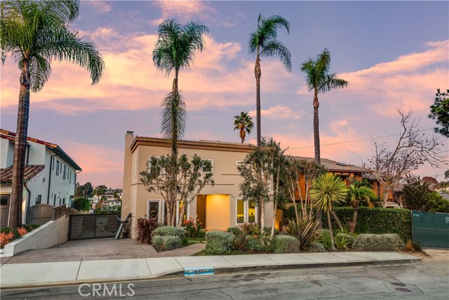 927 8th Street, Manhattan Beach, California 90266, 4 Bedrooms Bedrooms, ,4 BathroomsBathrooms,Residential,Sold,8th,SB20259279