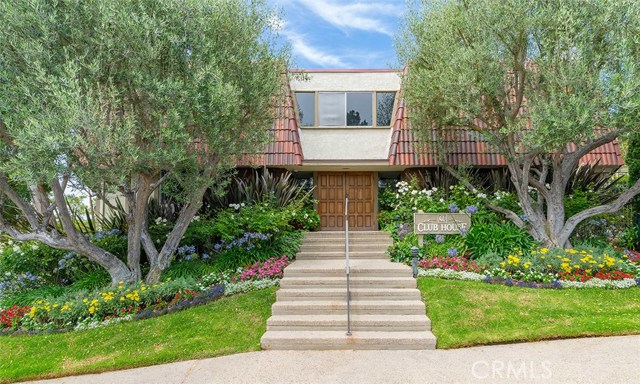 Recently renovated Clubhouse with beautiful curb appeal, steps from the town home