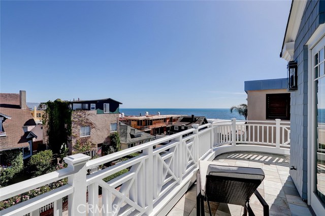 125 8th Street, Manhattan Beach, California 90266, 5 Bedrooms Bedrooms, ,3 BathroomsBathrooms,Residential,Sold,8th,SB20095867