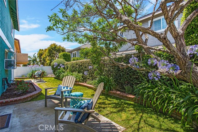 relaxing backyard to enjoy the coastal breeze!