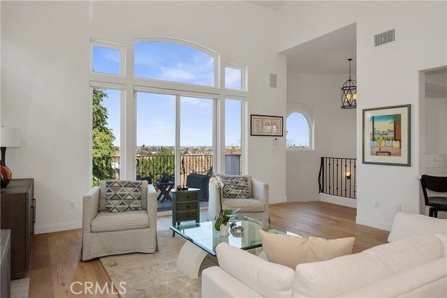 The living area with high ceilings, sliders and huge windows, is flooded with natural light...with views of DTLA and the Hollywood sign.