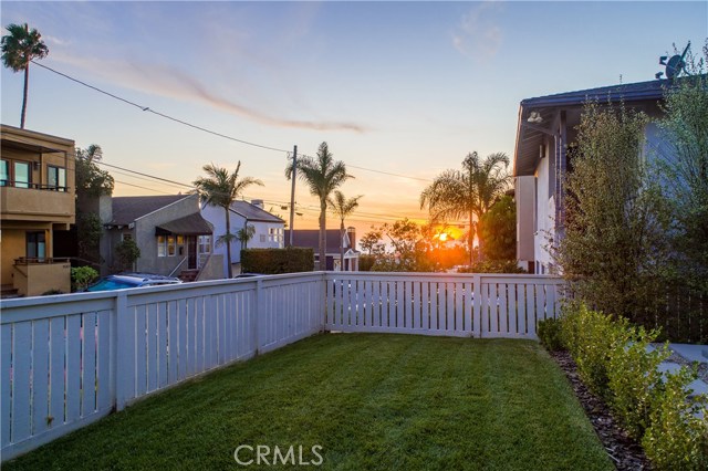 925 15th Place, Hermosa Beach, California 90254, 2 Bedrooms Bedrooms, ,1 BathroomBathrooms,Residential,Sold,15th,SB20221985