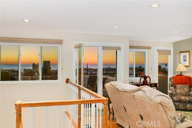 429 Bayview Drive, Hermosa Beach, California 90254, 3 Bedrooms Bedrooms, ,3 BathroomsBathrooms,Residential,Sold,Bayview,SB18034474