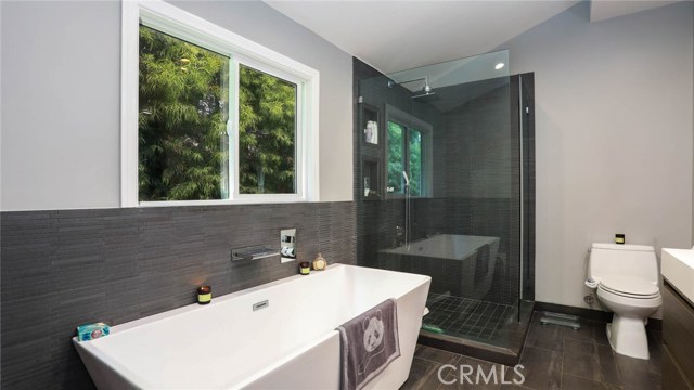 2204 Robinson Street, Redondo Beach, California 90278, 2 Bedrooms Bedrooms, ,2 BathroomsBathrooms,Residential,Sold,Robinson,PV20074273