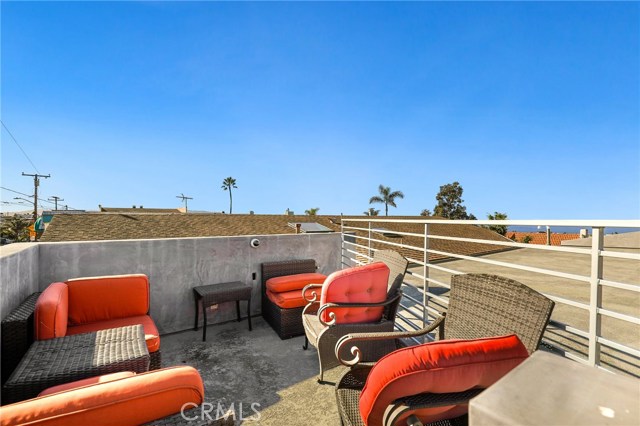 2031 Hillcrest Drive, Hermosa Beach, California 90254, 3 Bedrooms Bedrooms, ,4 BathroomsBathrooms,Residential,Sold,Hillcrest,PW20026303