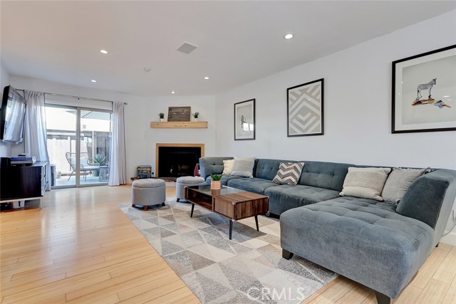 2520 Graham Avenue, Redondo Beach, California 90278, 2 Bedrooms Bedrooms, ,1 BathroomBathrooms,Residential,Sold,Graham,SB20150608