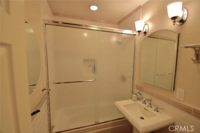 1917 Farrell Ave, Redondo Beach, California 90278, 4 Bedrooms Bedrooms, ,1 BathroomBathrooms,Residential,Sold,Farrell Ave,PV18156960