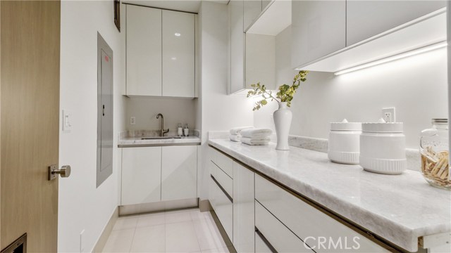 1000 Esplanade, Redondo Beach, California 90277, 2 Bedrooms Bedrooms, ,2 BathroomsBathrooms,Residential,Sold,Esplanade,SB17089319