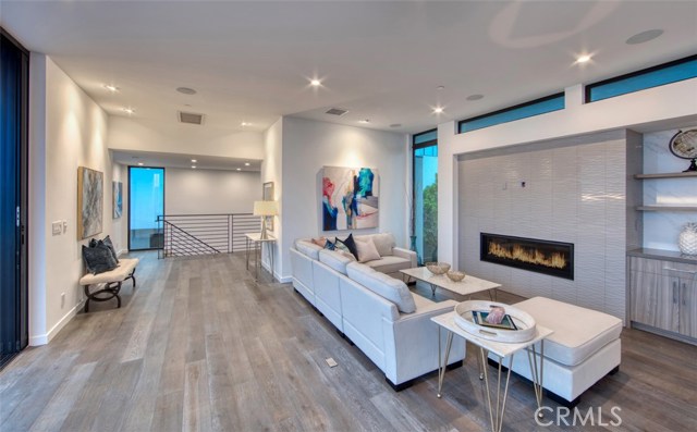 945 7th Street, Hermosa Beach, California 90254, 4 Bedrooms Bedrooms, ,3 BathroomsBathrooms,Residential,Sold,7th,SB19140226