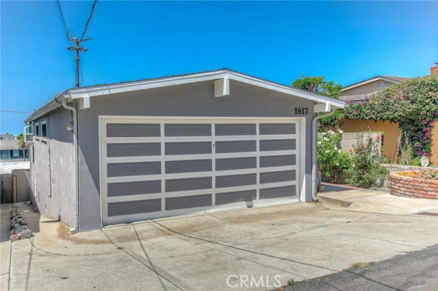 1617 Raymond Avenue, Hermosa Beach, California 90254, 3 Bedrooms Bedrooms, ,2 BathroomsBathrooms,Residential,Sold,Raymond,SB18188641