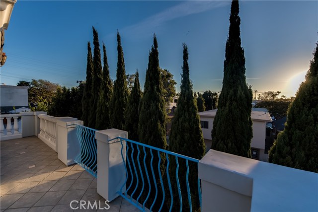 607 Guadalupe Avenue, Redondo Beach, California 90277, 4 Bedrooms Bedrooms, ,4 BathroomsBathrooms,Residential,Sold,Guadalupe,PV18043170