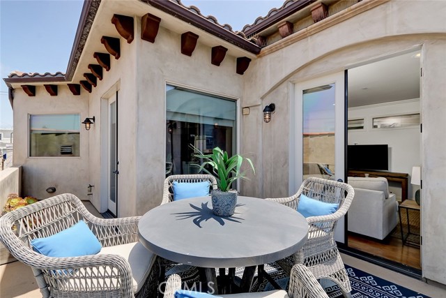 Huge outdoor top floor ocean view deck for big views and wonderful breezes