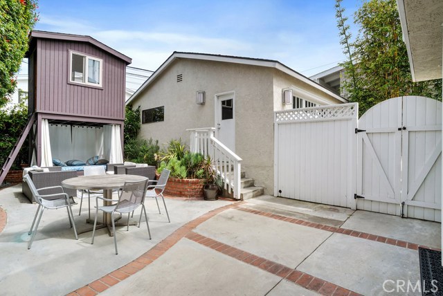 2300 Poinsettia Avenue, Manhattan Beach, California 90266, 4 Bedrooms Bedrooms, ,3 BathroomsBathrooms,Residential,Sold,Poinsettia,SB17106769