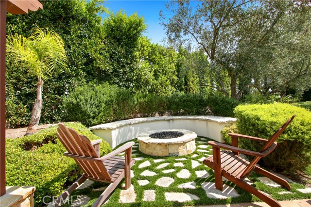 Enjoy a refreshing drink around the firepit!