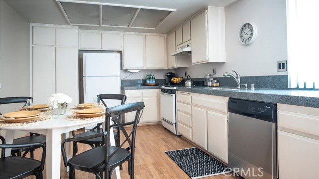 1911 Mathews Avenue, Redondo Beach, California 90278, 2 Bedrooms Bedrooms, ,1 BathroomBathrooms,Residential,Sold,Mathews,SB18223112 1911 Mathews Avenue, Redondo Beach, California 90278, 2 Bedrooms Bedrooms, ,1 BathroomBathrooms,Residential,Sold,Mathews,SB18223112