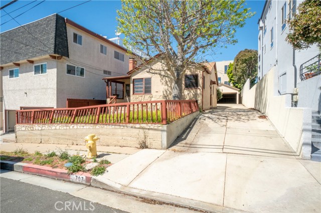 707 3rd Street, Hermosa Beach, California 90254, 2 Bedrooms Bedrooms, ,1 BathroomBathrooms,Residential,Sold,3rd,PW20062897