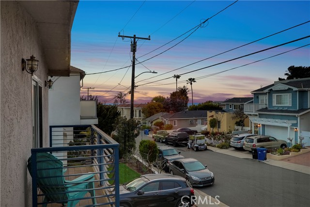 1206 9th Street, Hermosa Beach, California 90254, 3 Bedrooms Bedrooms, ,2 BathroomsBathrooms,Residential,Sold,9th,SB21084278