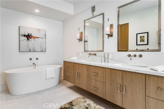 Spa like master bath with soaking tub