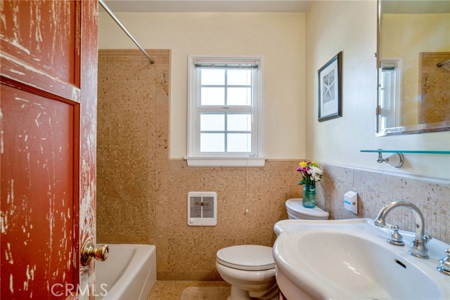 FRONT HOUSE.  FULL BATHROOM.