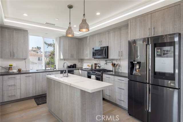 1729 Harriman Lane, Redondo Beach, California 90278, 4 Bedrooms Bedrooms, ,3 BathroomsBathrooms,Residential,Sold,Harriman,SB19259591