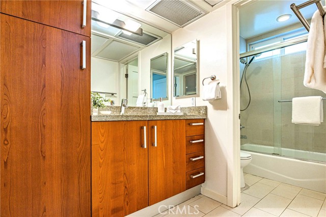 1 Bed Home for Sale in Hancock Park, California