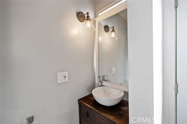 1708 Spreckels Lane, Redondo Beach, California 90278, 3 Bedrooms Bedrooms, ,2 BathroomsBathrooms,Residential,Sold,Spreckels,SB20220711