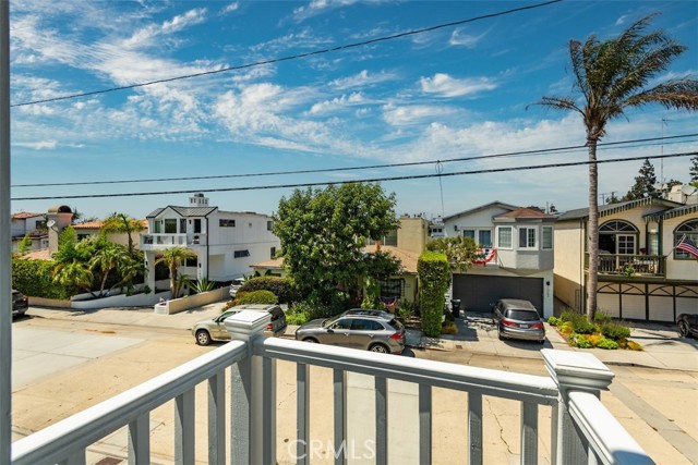 1022 4th Street, Hermosa Beach, California 90254, 3 Bedrooms Bedrooms, ,2 BathroomsBathrooms,Residential,Sold,4th,PV21143463