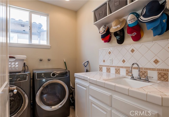 1917 Graham Avenue, Redondo Beach, California 90278, 4 Bedrooms Bedrooms, ,2 BathroomsBathrooms,Residential,Sold,Graham,SB17204089