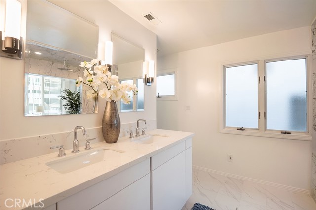 324 21st Street, Manhattan Beach, California 90266, 3 Bedrooms Bedrooms, ,4 BathroomsBathrooms,Residential,Sold,21st,SB21154913