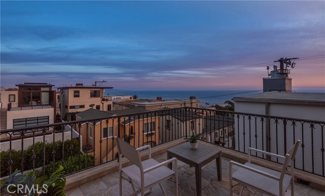 319 24th Street, Manhattan Beach, California 90266, 3 Bedrooms Bedrooms, ,3 BathroomsBathrooms,Residential,Sold,24th,SB21092556